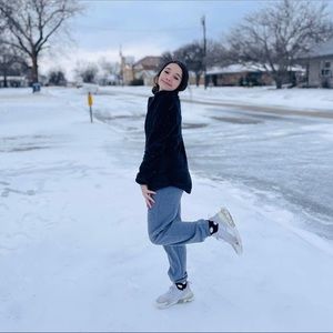 Meet your Posher, Jolie